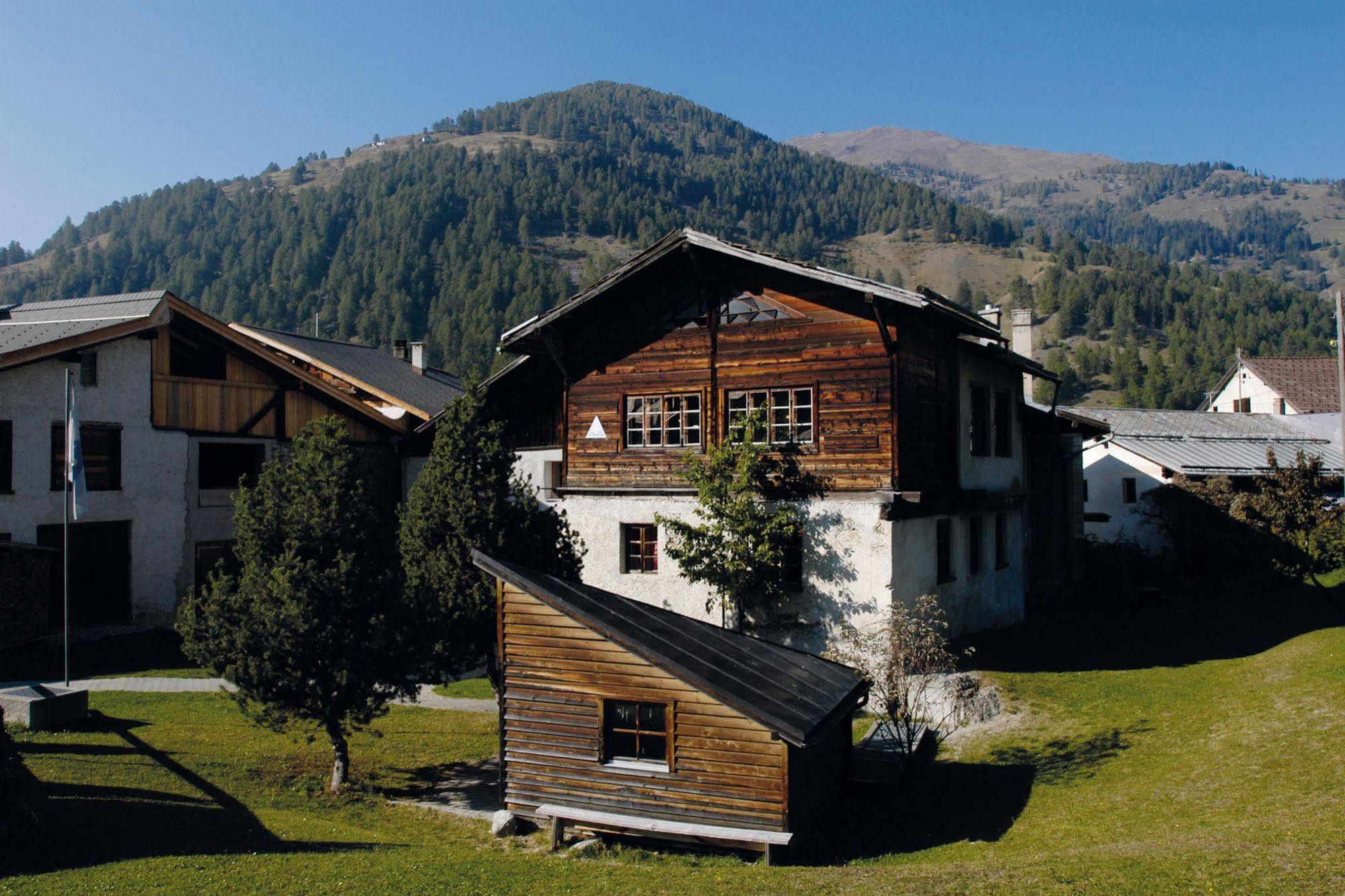 Sta-Maria Youth Hostel Santa Maria Val Muestair Exteriör bild