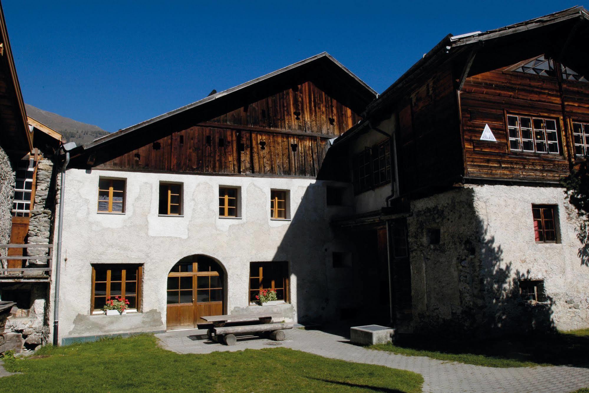 Sta-Maria Youth Hostel Santa Maria Val Muestair Exteriör bild
