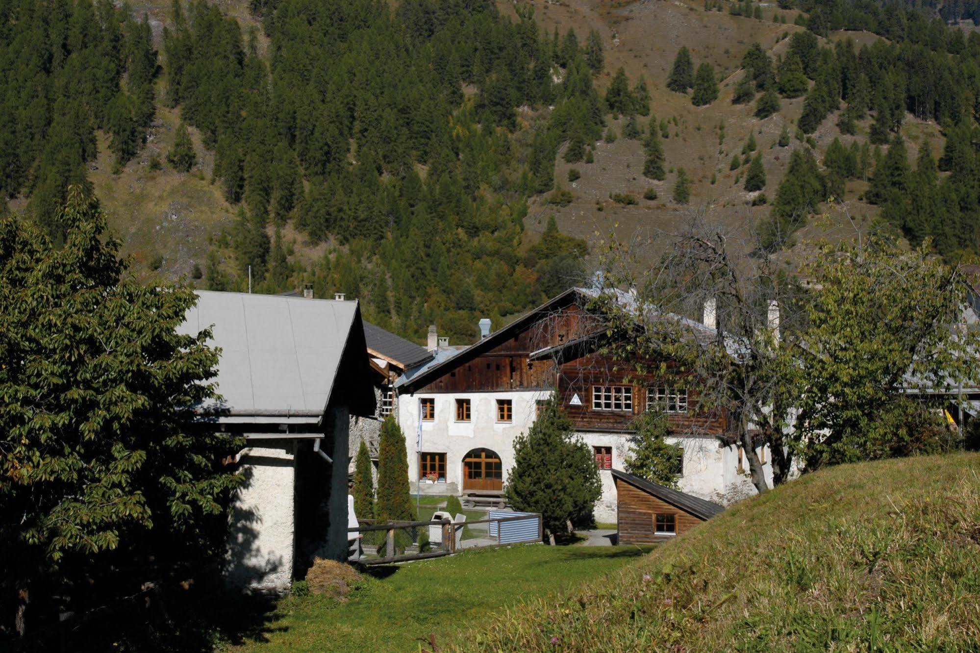Sta-Maria Youth Hostel Santa Maria Val Muestair Exteriör bild